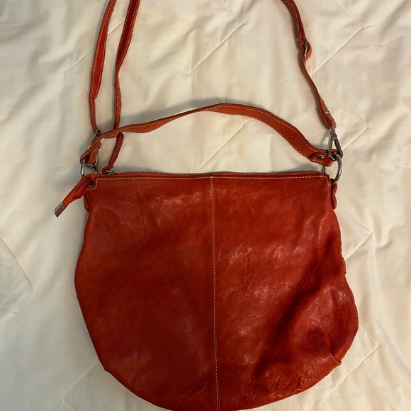 Innue genuine leather red bag - Picture 2 of 5